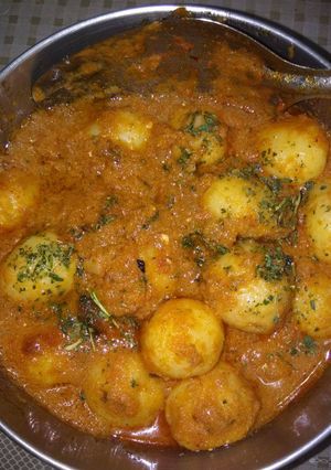 दम आलू (Dum aloo recipe in hindi) रेसिपी मुख्य फोटो