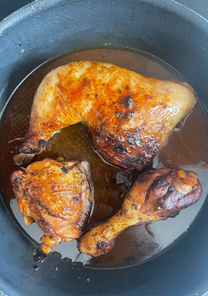 Una foto de Pollo con salsa de miel, mostaza y naranja