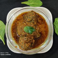 A picture of Spicy palak kofta curry.