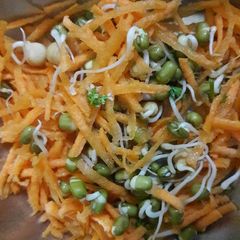 A picture of Healty sprout salad.