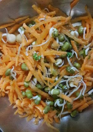 A picture of Healty sprout salad.