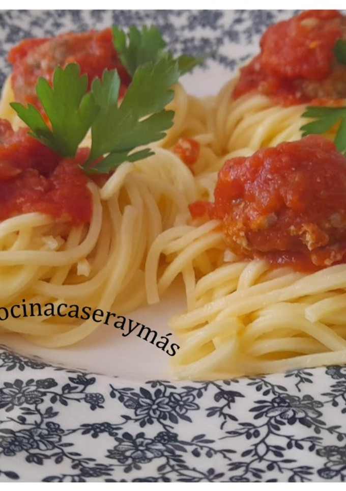 Una foto de Albóndigas con pasta