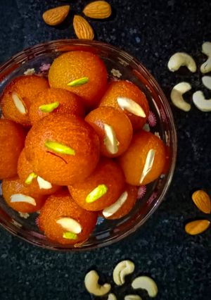 A picture of Gulab Jamun.