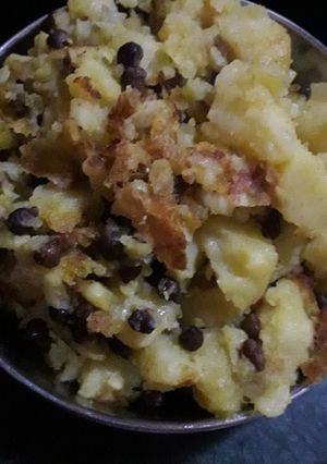 आलू और कला चना की सब्जी (aloo kala chana sabji recipe in hindi) रेसिपी मुख्य फोटो