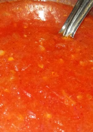 A picture of Tomato garlic veg.