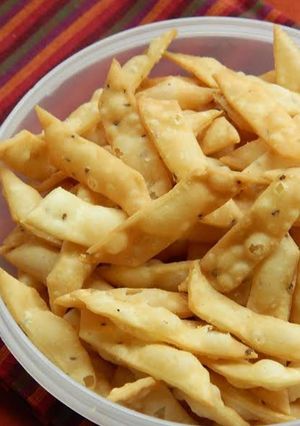 नमक पारे (namak pare recipe in Hindi) रेसिपी मुख्य फोटो