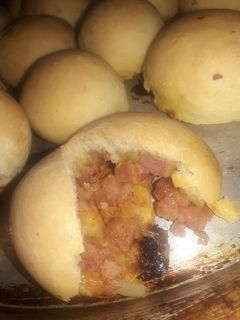 Una foto de Pancitos rellenos de chorizo y salchicha