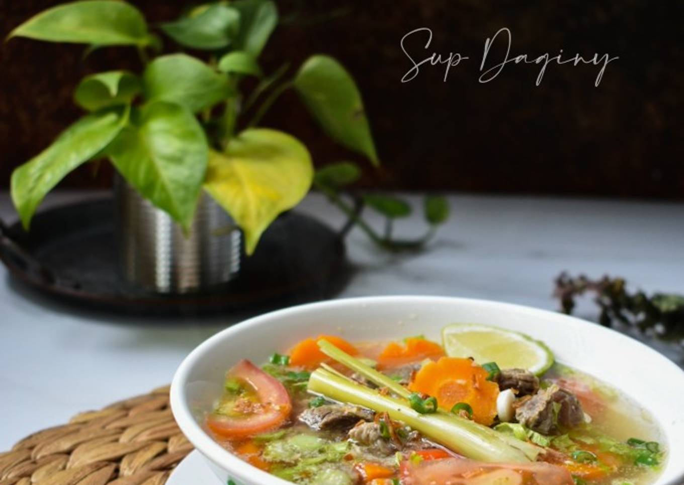 Sup daging magnolia sederhana.