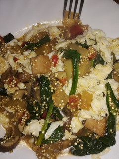 Una foto de Quinoa con verduras