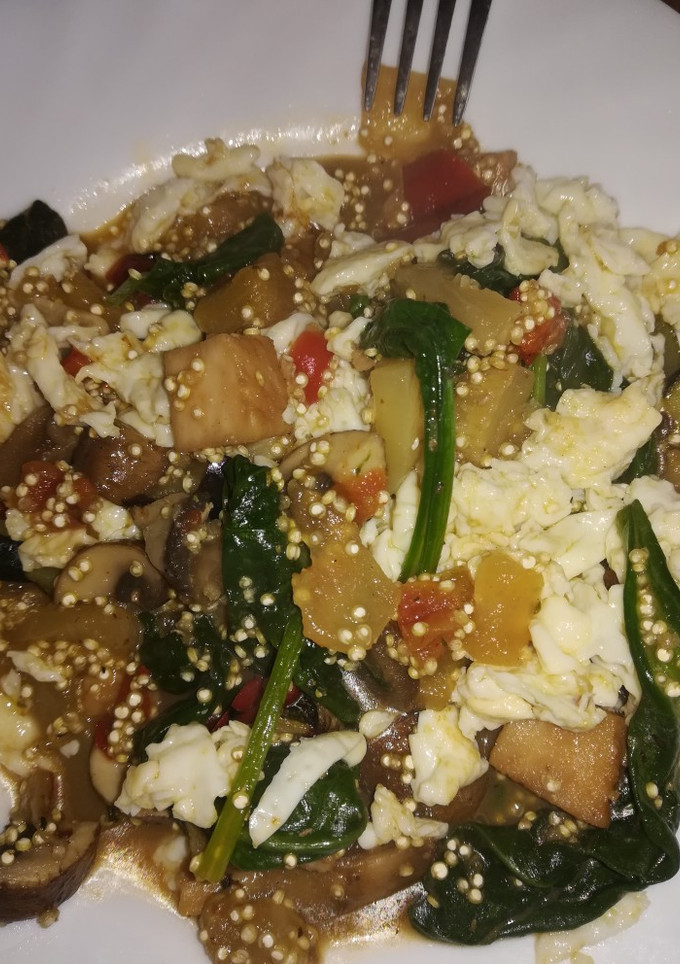Una foto de Quinoa con verduras