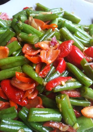Foto resep Buncis kulit mlinjo oseng pedes