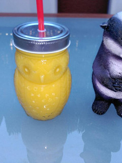 Una foto de Smoothie de naranja, mango y lima
