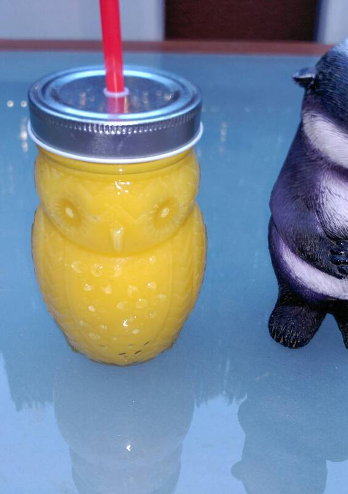 Una foto de Smoothie de naranja, mango y lima
