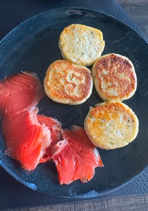 A picture of Savory syrniki.