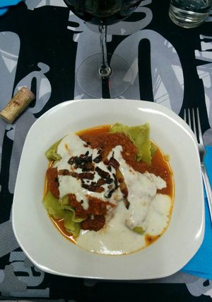 Una foto de Tortellini con tomate y salsa de queso roquefort