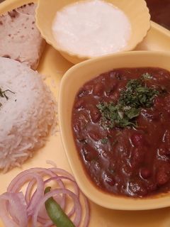पंजाबी मसाला राजमा (punjabi masala rajma recipe in hindi) रेसिपी मुख्य फोटो