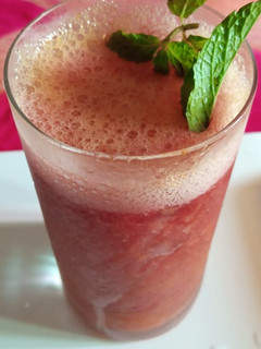 મેંગો બીટરુટ મોઇતો (Mango Beetroot Mojito Recipe In Gujarati) રેસીપી મુખ્ય ફોટો