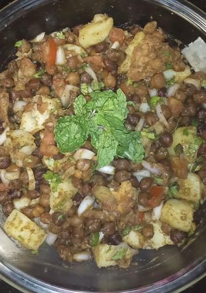 A picture of Black (kala) Chana chaat.