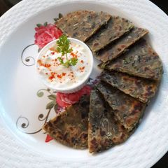 A picture of Methi paratha.
