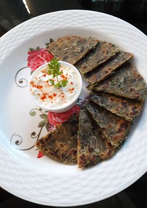 A picture of Methi paratha.