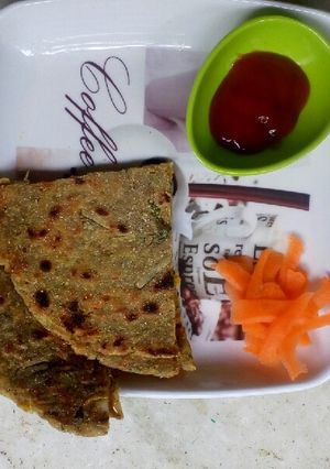 A picture of Potato Carrot Paratha.