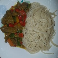 A picture of Beef Curry Sauce With Spaghetti.
