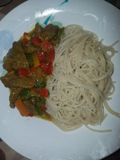 A picture of Beef Curry Sauce With Spaghetti.