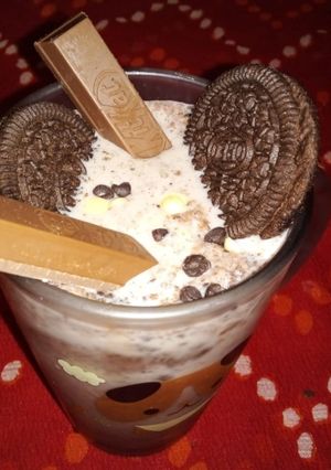 चाॅकलेट चिप्स ओरियो बिस्कुट शेक(Chocolate chips Oreo shake recipe in Hindi) रेसिपी मुख्य फोटो