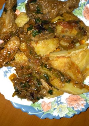A picture of Potato Wedges and chicken stew.