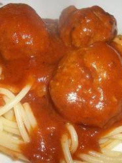 சிக்கன் மீட்பால்ஸுடன் ஸ்பாகட்டி செய்முறை முக்கிய புகைப்படம்