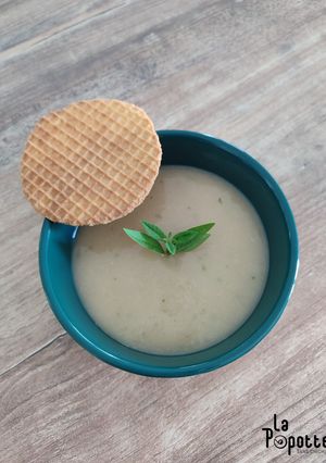 Une photo de Soupe de pêches blanches à la verveine
