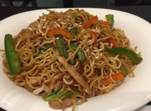 Una foto de Yakisoba chicken