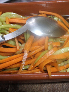 Una foto de Ensalada de pepino y zanahoria