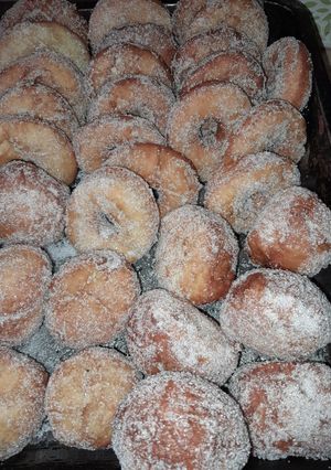 Una foto de Borlas y Donas con azúcar