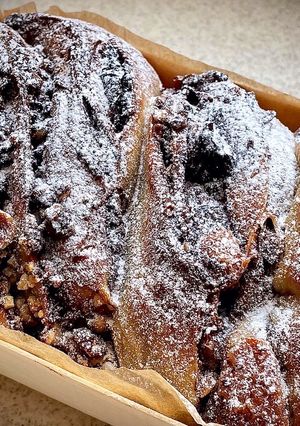 Kovászos babka étcsokoládé-meggy töltelékkel (IR kompatibilis) recept fotója