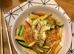 Une photo de ☆Nouilles de Patates Douces Sautées aux Légumes Croquants, Sauce Yuzu et Beurre de Cacahuète☆