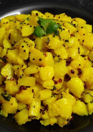A picture of Dry Potato Curry (suki bhaji).