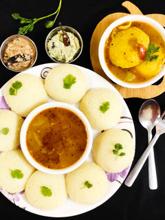 इडली सांबर (Idli Sambar recipe in hindi) रेसिपी मुख्य फोटो