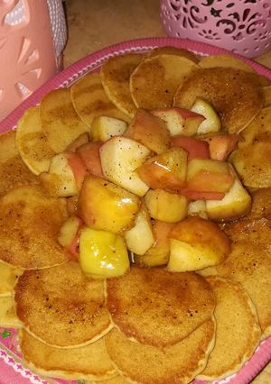 صورة لوصفة بانكيك بصوص التفاح والزبدة 🍶🍶