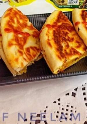 पनीर भरवां कुलचा(paneer bharwa kulcha recipe in hindi) रेसिपी मुख्य फोटो