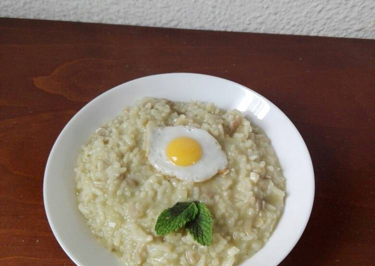 Risotto vegetariano de setas con huevo de codorniz