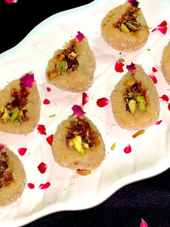 குல்கந்து தேங்காய் பர்ஃபி (Kulkanthu thenkaai burfi recipe in tamil) செய்முறை முக்கிய புகைப்படம்
