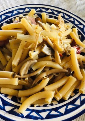 A picture of Mushroom pasta.