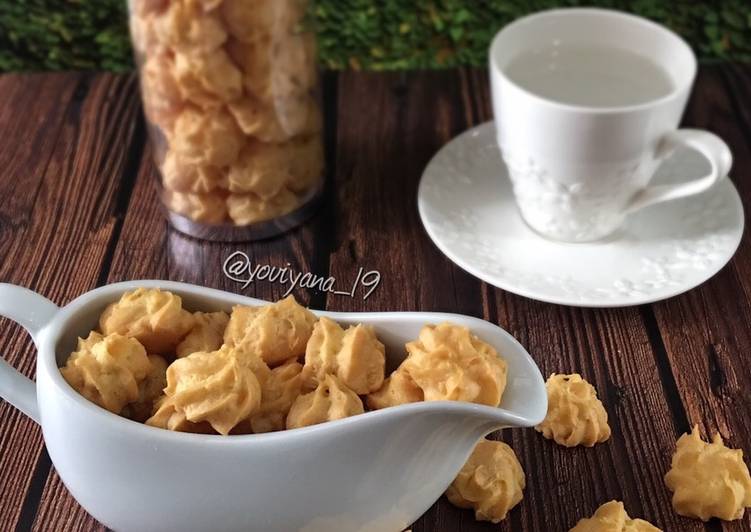 Crispy cheese choux (kue sus kering)