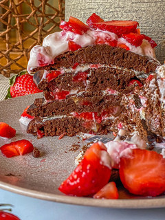 Una foto de Tortitas de algarroba con fresas