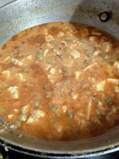 A picture of Shahi matar paneer.