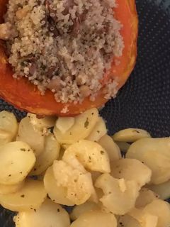 Une photo de Potimarron farci quinoa et giroles - vegan et sans gluten