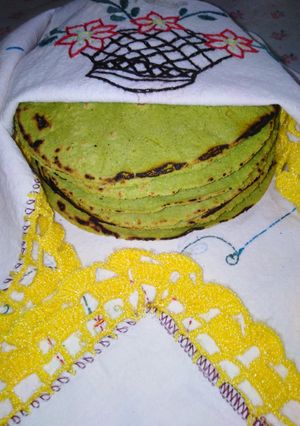 Una foto de Tortillas con nopal y espinaca