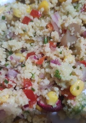 Una foto de Deliciosa Ensalada de Cuscús Multicolor