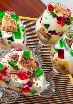 A picture of Trifle Cups.